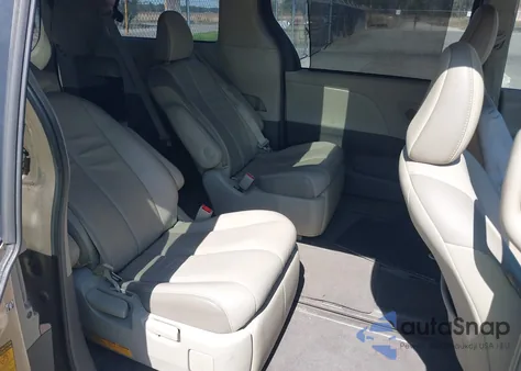 2014 Toyota Sienna Limited V6 7 Passenger z USA, uszkodzony, nr VIN 5TDYK3DC2ES507702